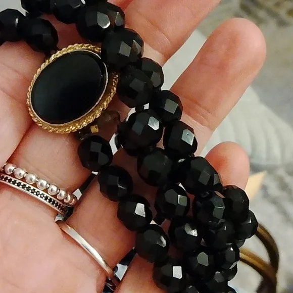 Elegant Black Jet Glass Necklace with Gold Accent - Picture 4 of 12